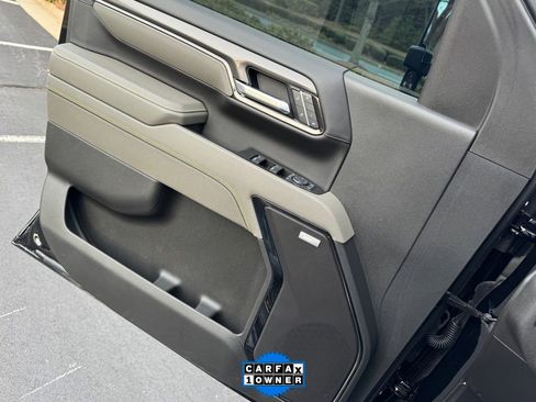 Used 2025 Chevrolet Silverado 2500 ZR2 w/ Technology Package image 43