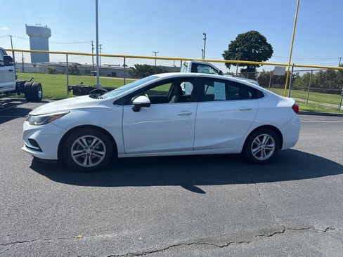 Used 2016 Chevrolet Cruze LT FWD image 2