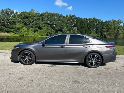 Used 2018 Toyota Camry SE w/ Convenience Package FWD image 3