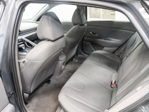 Used 2025 Hyundai Elantra SEL FWD image 19