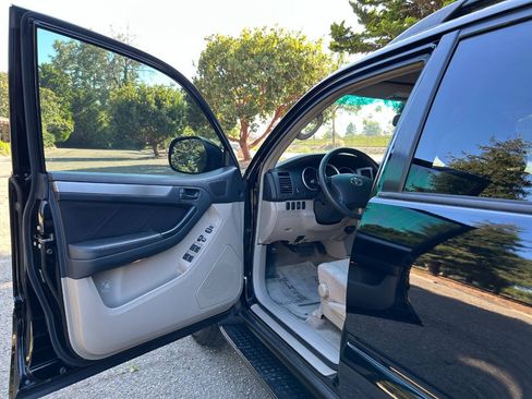 Used 2006 Toyota 4Runner SR5 RWD image 25