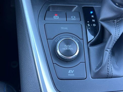 Used 2024 Toyota RAV4 SE image 30