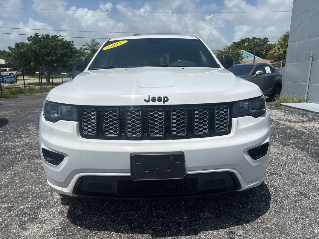 Used 2017 Jeep Grand Cherokee Altitude AWD/4WD image 5
