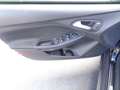 Used 2015 Ford Focus SE FWD image 14