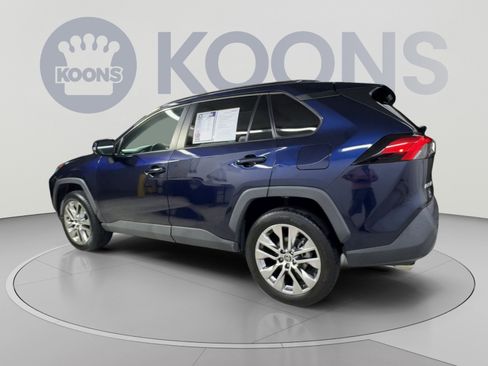 Used 2021 Toyota RAV4 XLE Premium AWD/4WD image 8