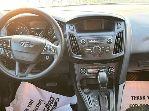 Used 2018 Ford Focus SE FWD image 7