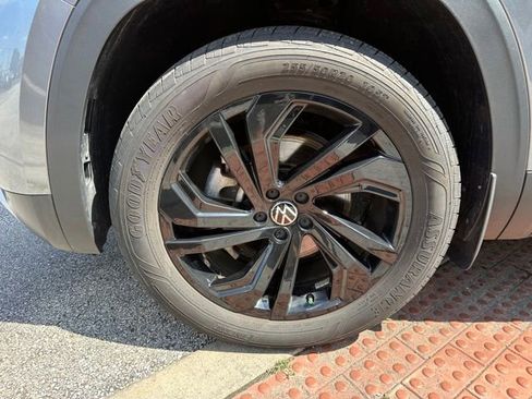 Used 2023 Volkswagen Atlas SE w/ Black Wheel Package AWD/4WD image 9