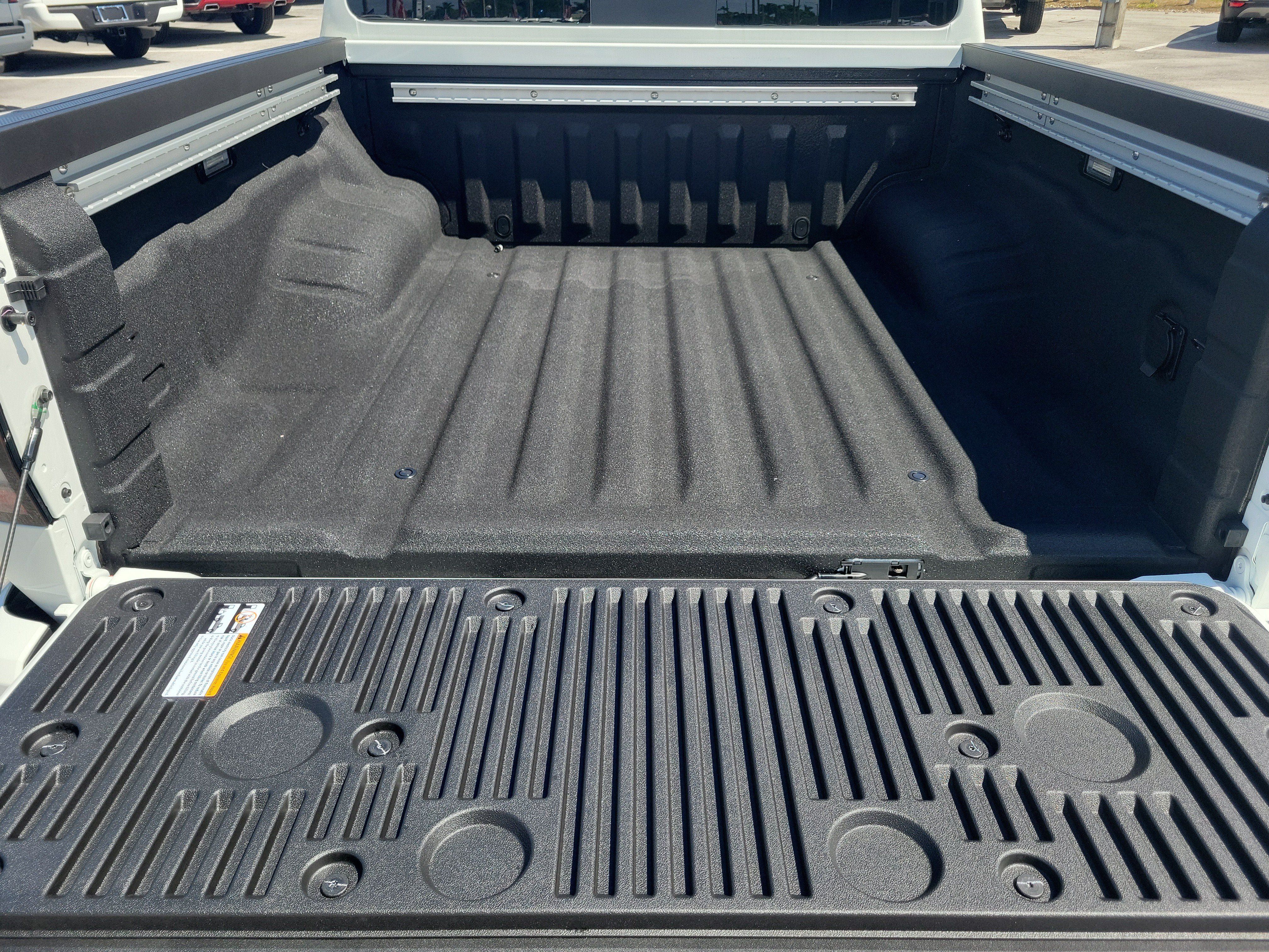 New 2027 Nissan Frontier PRO-4X w/ Pro Convenience Package RWD image 10