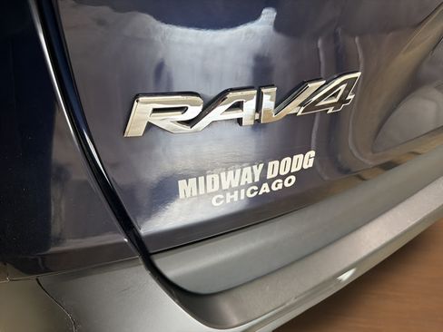 Used 2021 Toyota RAV4 XLE AWD/4WD image 8