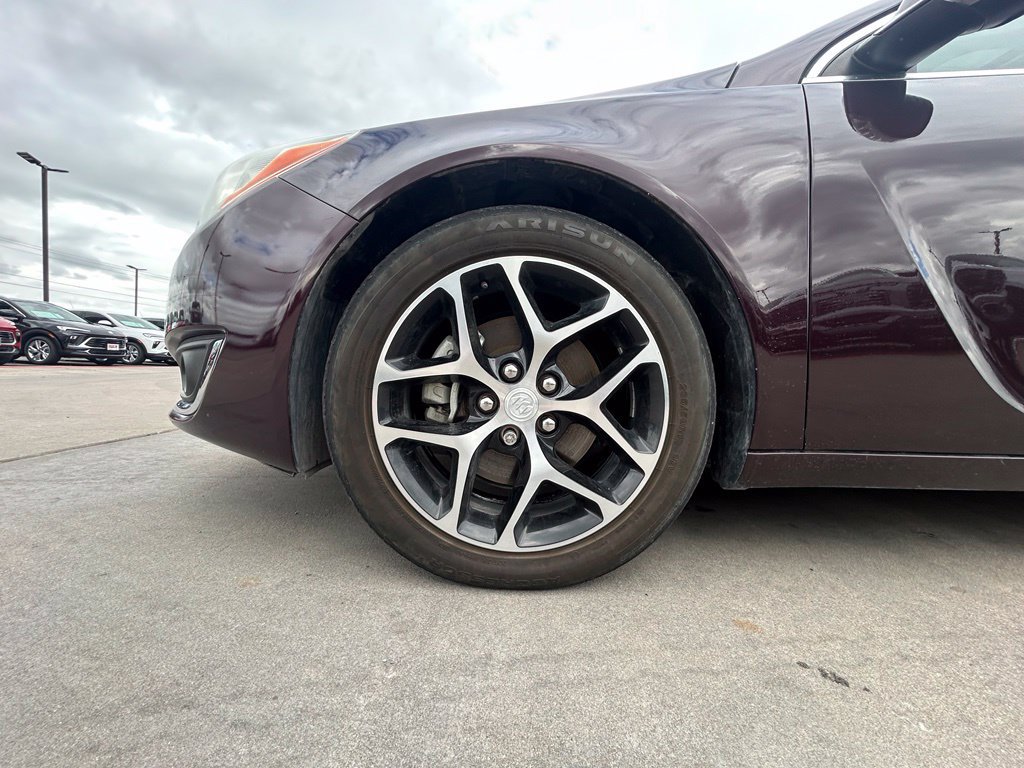 Used 2017 Buick Regal Sport Touring FWD image 6