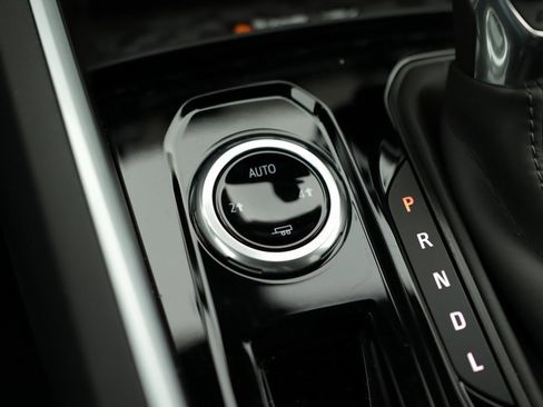 Used 2024 Chevrolet Colorado LT w/ LT Convenience Package II image 20