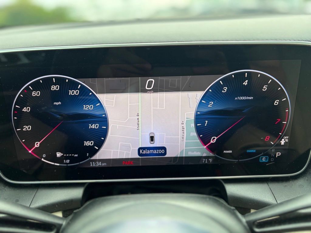 Used 2025 Mercedes-Benz GLC 300 4MATIC image 31