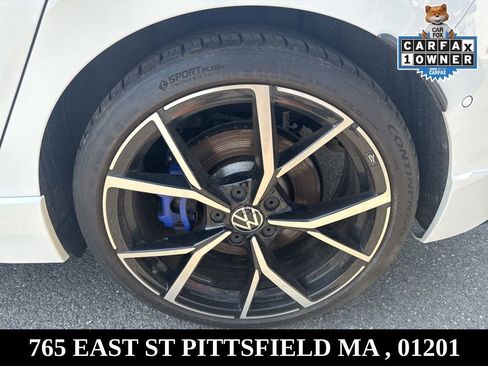 Used 2024 Volkswagen Golf R image 28