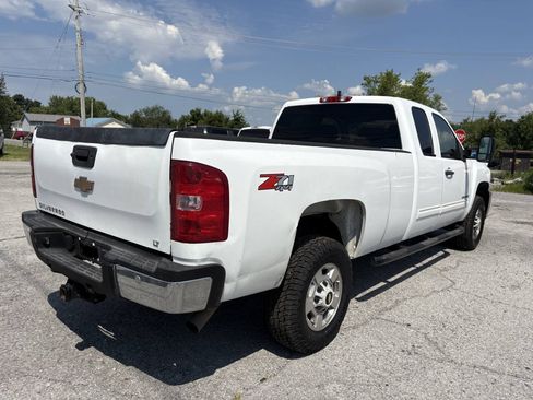 Used 2011 Chevrolet Silverado 2500 LT w/ Interior Plus Package AWD/4WD image 6