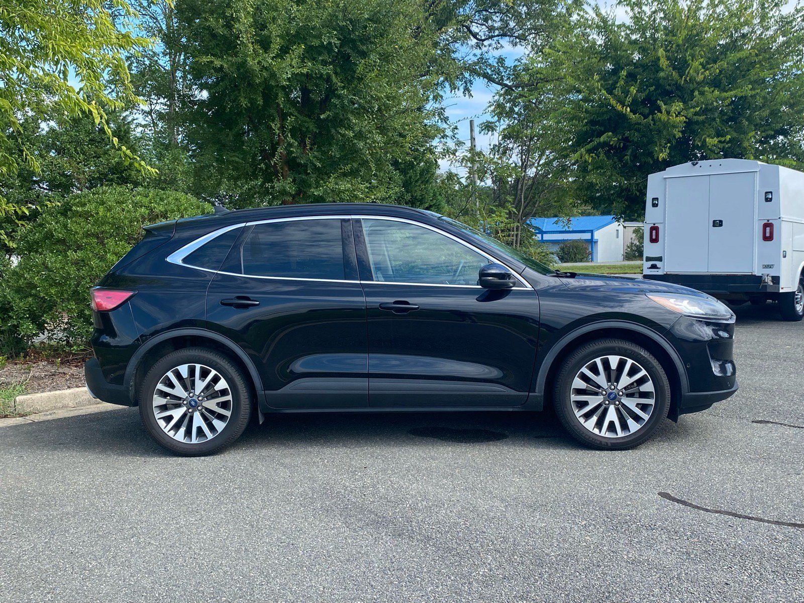 Used 2020 Ford Escape Titanium AWD/4WD image 3