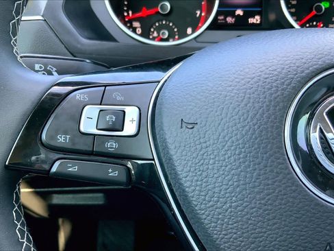 Used 2021 Volkswagen Tiguan SE image 23