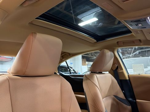 Used 2024 Lexus ES 350 w/ Premium Package FWD image 15