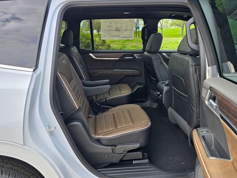 New 2026 GMC Acadia Denali Ultimate AWD/4WD image 33