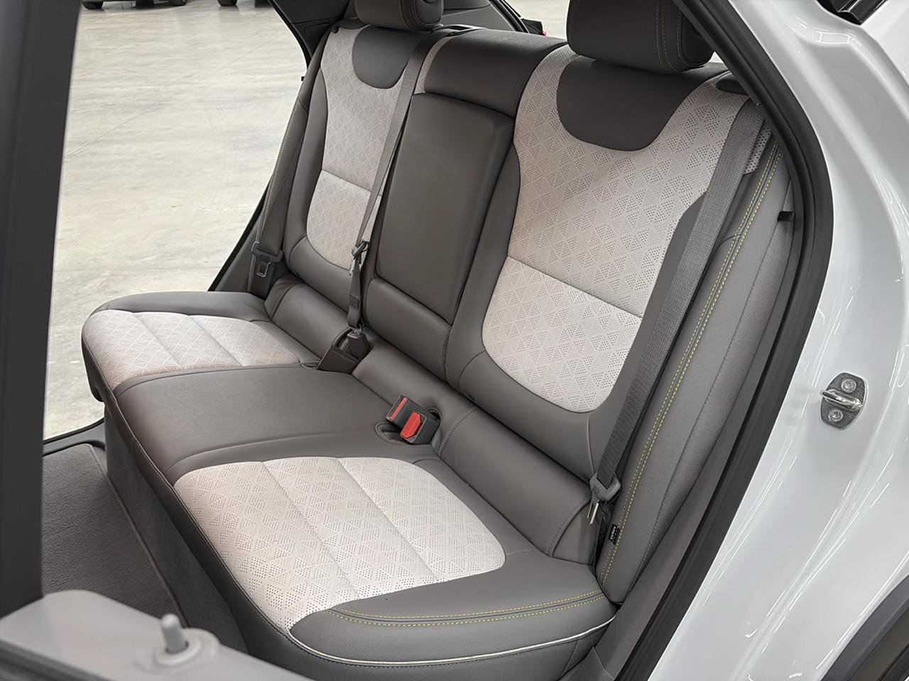 Used 2023 Chevrolet Bolt EUV Premier FWD image 16