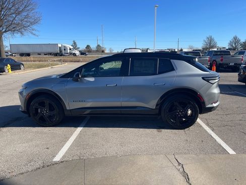 New 2025 Chevrolet Equinox EV RS image 7