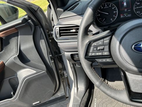 Used 2025 Subaru Forester Touring w/ Popular Package - Touring AWD/4WD image 19