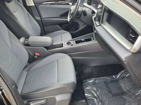 Certified 2026 Volkswagen Tiguan SE w/ Panoramic Sunroof Package FWD image 19