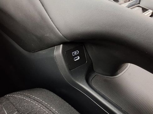 Used 2025 Honda HR-V LX image 13