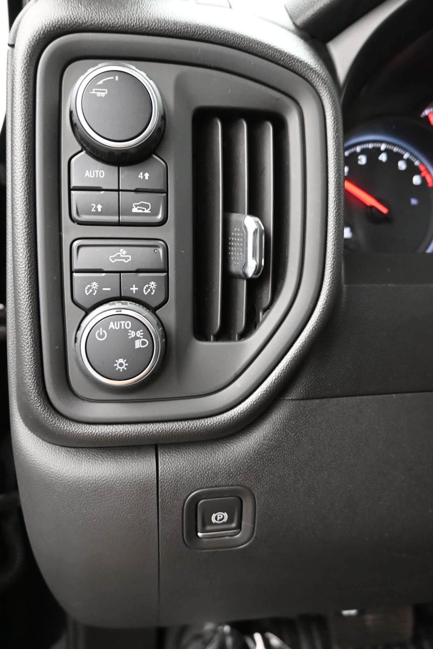 Used 2021 Chevrolet Silverado 1500 W/T w/ WT Value Package AWD/4WD image 23