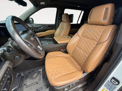 Used 2023 Cadillac Escalade ESV Sport w/ LPO, ONYX Package AWD/4WD image 10