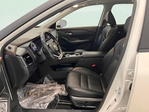 Used 2023 Nissan Rogue SV w/ SV Premium Package AWD/4WD image 16