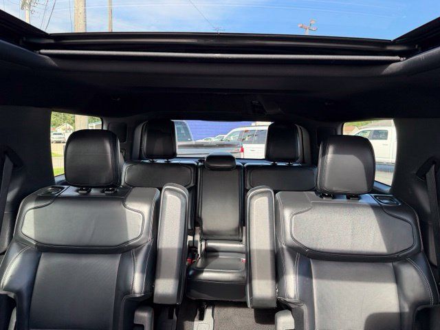 Used 2025 Ford Expedition Platinum w/ Stealth Performance Package AWD/4WD image 29