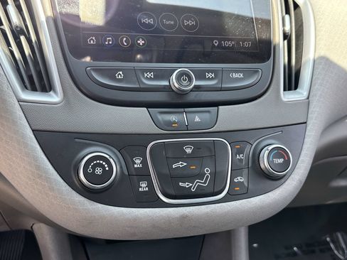 Used 2021 Chevrolet Malibu LS FWD image 22