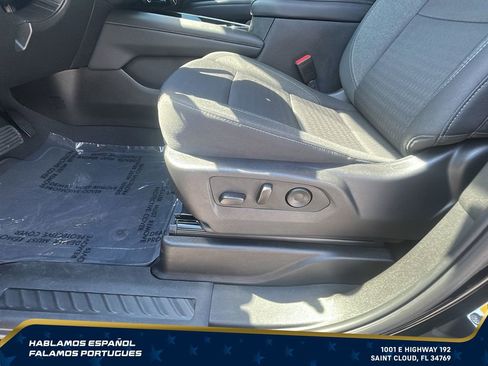Used 2025 Chevrolet Suburban LS RWD image 13