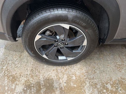 Used 2025 Nissan Rogue SV AWD/4WD image 38