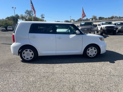 Used 2008 Scion xB FWD image 6