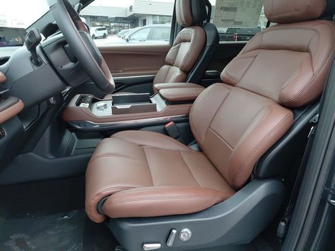 New 2026 Lincoln Navigator Reserve image 23