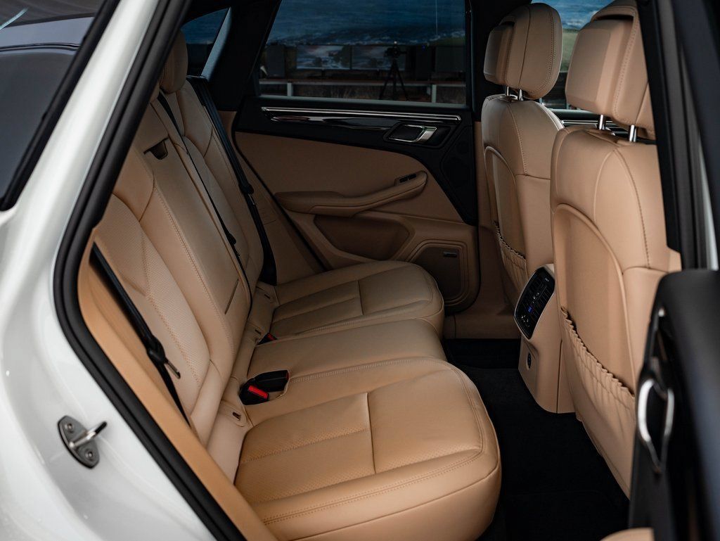 Certified 2026 Porsche Macan AWD/4WD image 47
