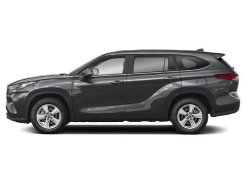 Used 2023 Toyota Highlander LE FWD image 3