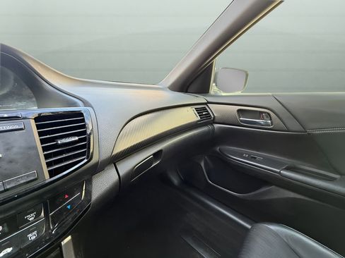 Used 2017 Honda Accord Sport image 25