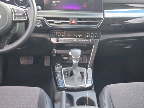 Used 2024 Kia Seltos S AWD/4WD image 15