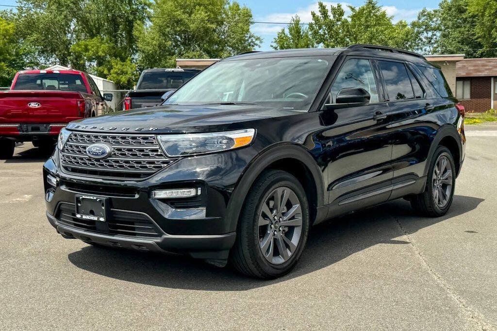 Used 2023 Ford Explorer XLT w/ Equipment Group 202A AWD/4WD image 7