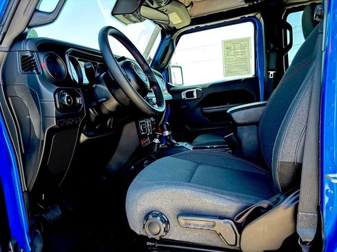 Used 2024 Jeep Wrangler Unlimited Rubicon image 13