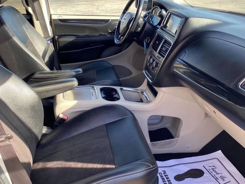 Used 2020 Dodge Grand Caravan SXT FWD image 30