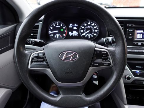 Used 2017 Hyundai Elantra SE image 14