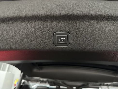 Used 2024 GMC Yukon AT4 w/ Technology Package AWD/4WD image 39