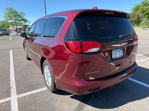 Used 2017 Chrysler Pacifica Touring FWD image 5