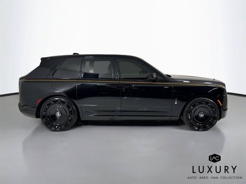 Used 2025 Rolls-Royce Cullinan Black Badge AWD/4WD image 5