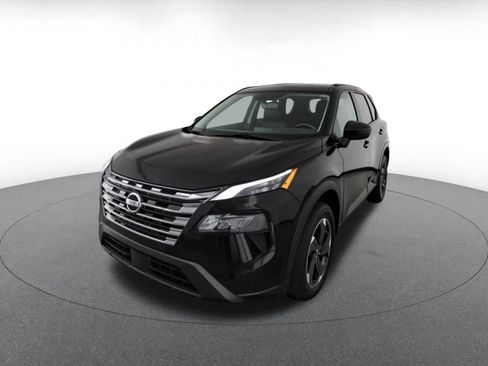 Used 2025 Nissan Rogue SV FWD image 3