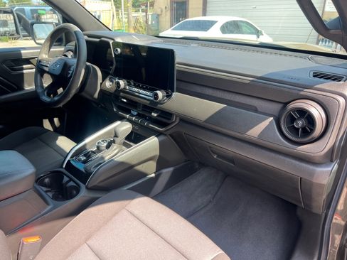 Used 2023 Chevrolet Colorado Trail Boss w/ Technology Package image 16