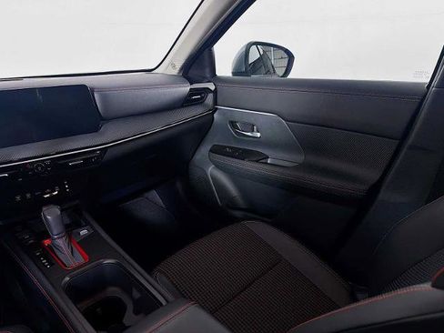 Certified 2025 Nissan Kicks SR AWD/4WD image 19
